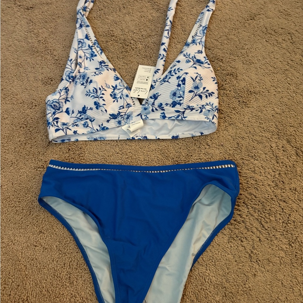 Cupshe Blue and White Floral Bikini